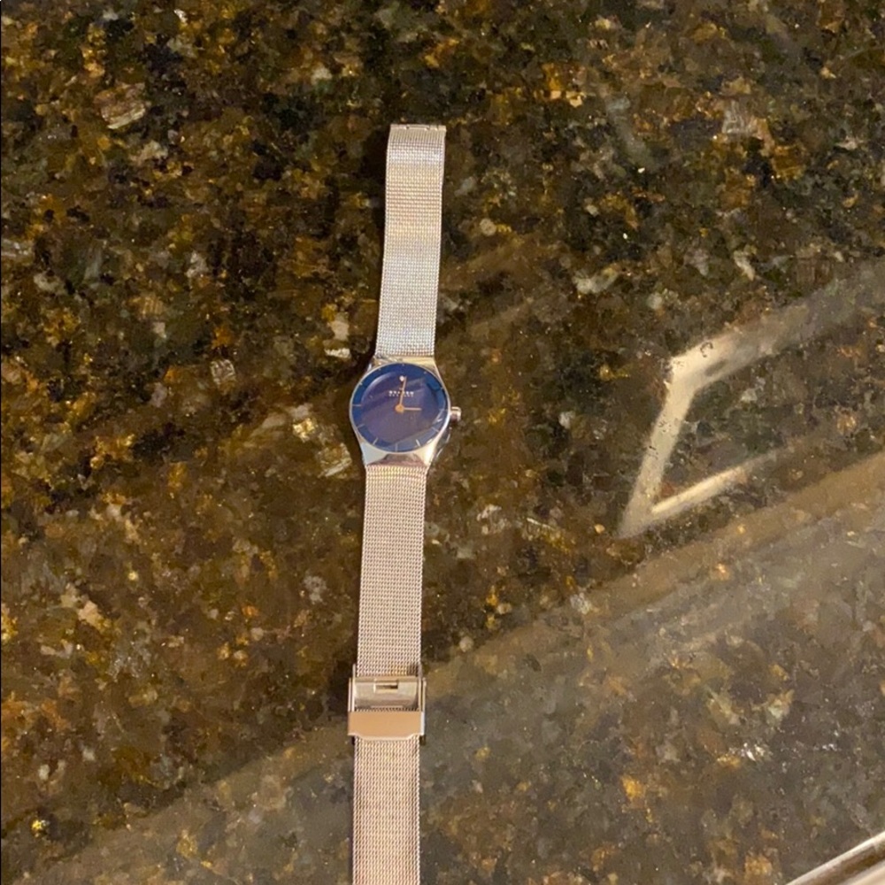 Watch - Picture 2 of 3